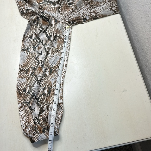 Chico's Long Sleeve Scoop Neck Snake Print Silky Tunic Top Size 2 / Women's 12/M - Picture 10 of 10